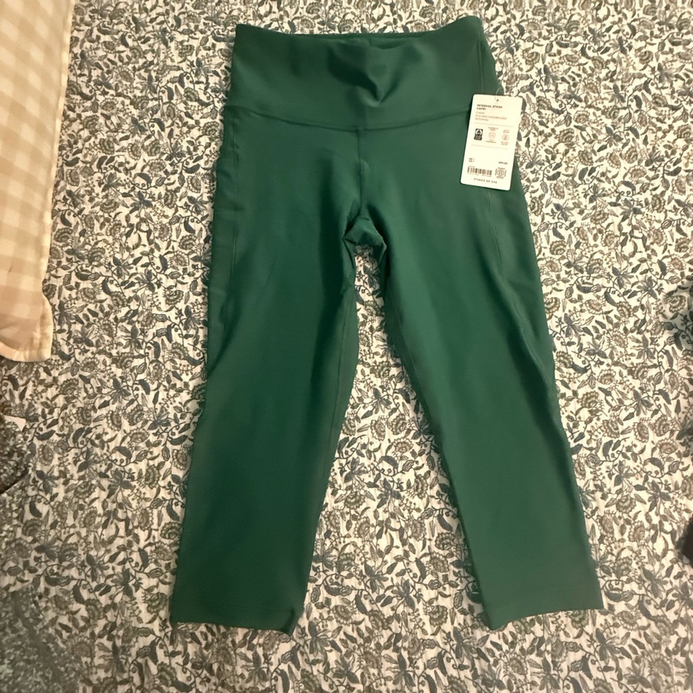 Athleta Interval Stash Capri Leggings-High Rise-M
